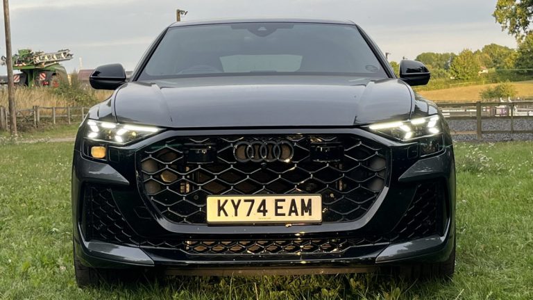 Audi RS Q8 2025: die verkörperte diskrete Kraft