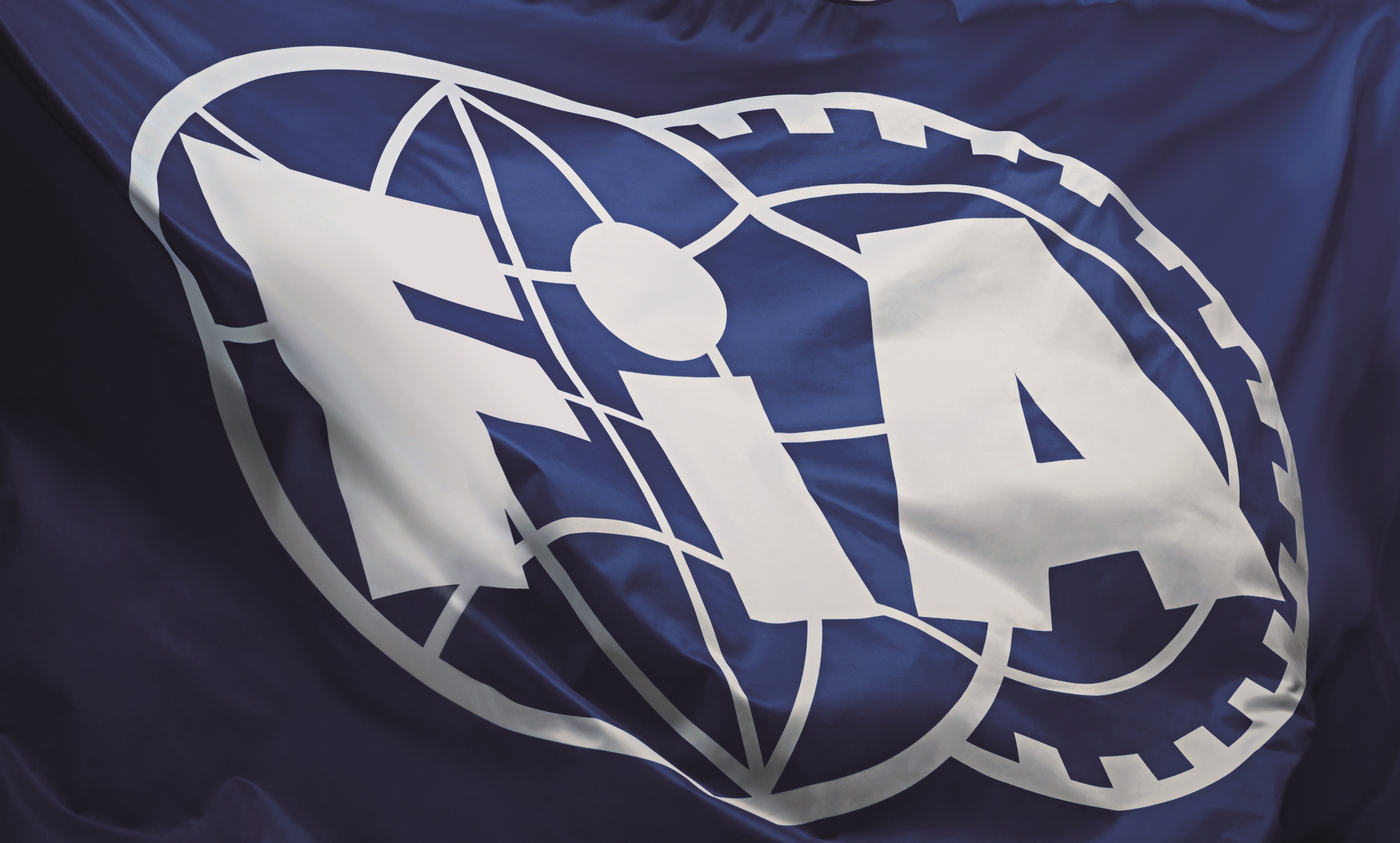 FIA-Flagge während eines Rallye-Rennens