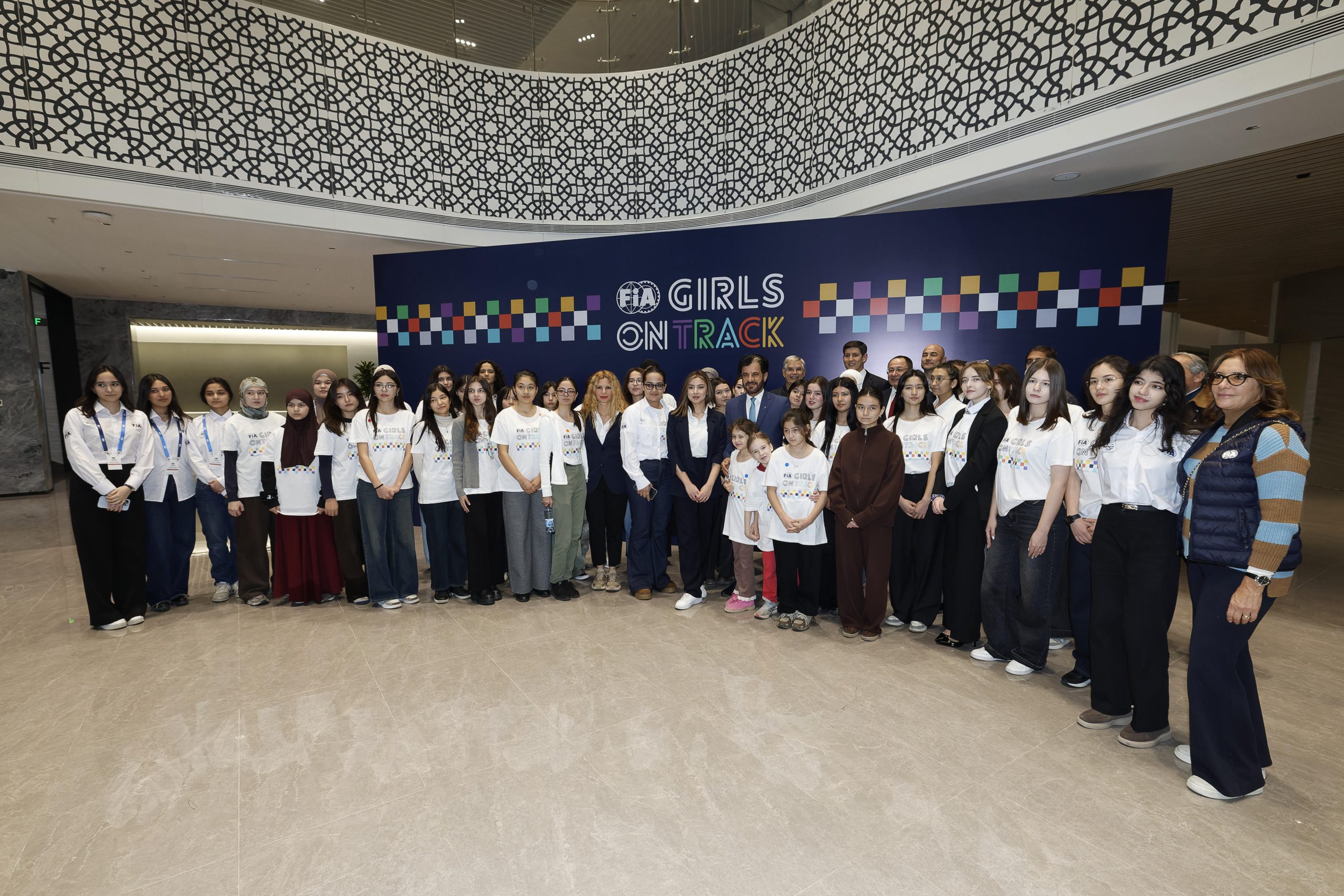 FIA Girls on Track: ein inspirierender Tag für junge Mädchen in Taschkent