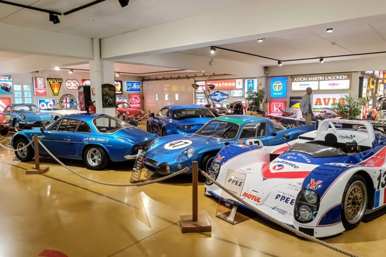 Reise ins Herz der französischen Autos nach dem Krieg: ein lebendiges Museum