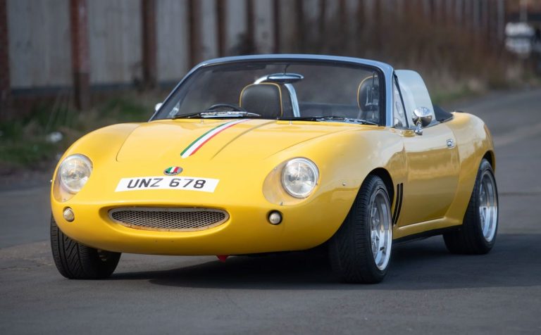 Neu gestaltete Ferrari: Eine Mazda MX-5, die in eine Nachbildung für die Auktion verwandelt wurde.