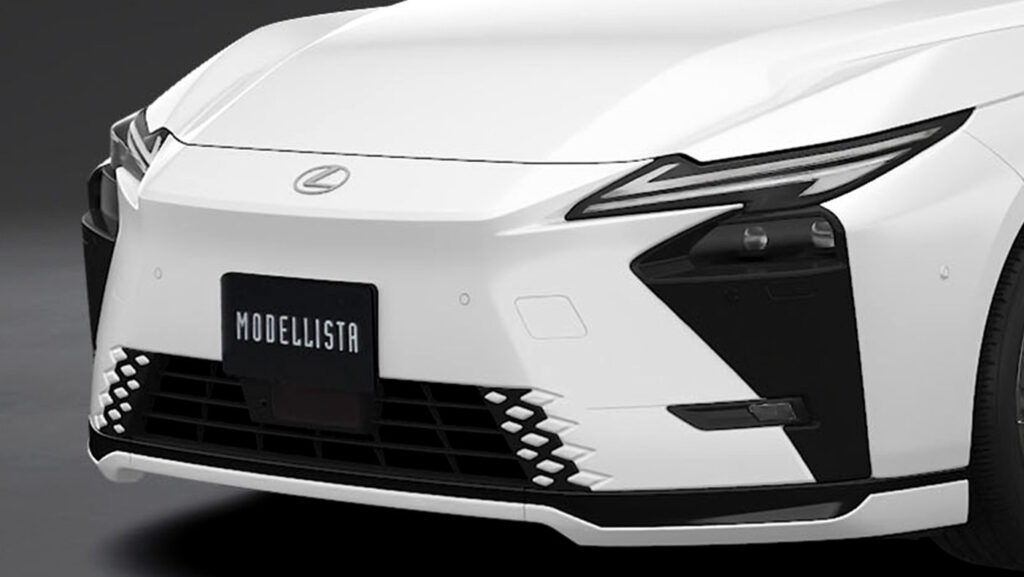 Lexus ES erhält einen sportlichen Touch von Modellista auf dem Tokyo Auto Salon.