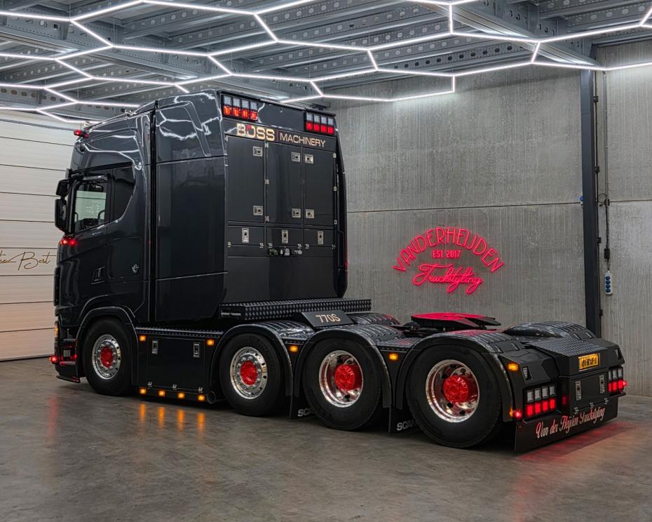Scania 770S V8: Das Monster der Stra&szlig;e im Dienst von Boss Machinery