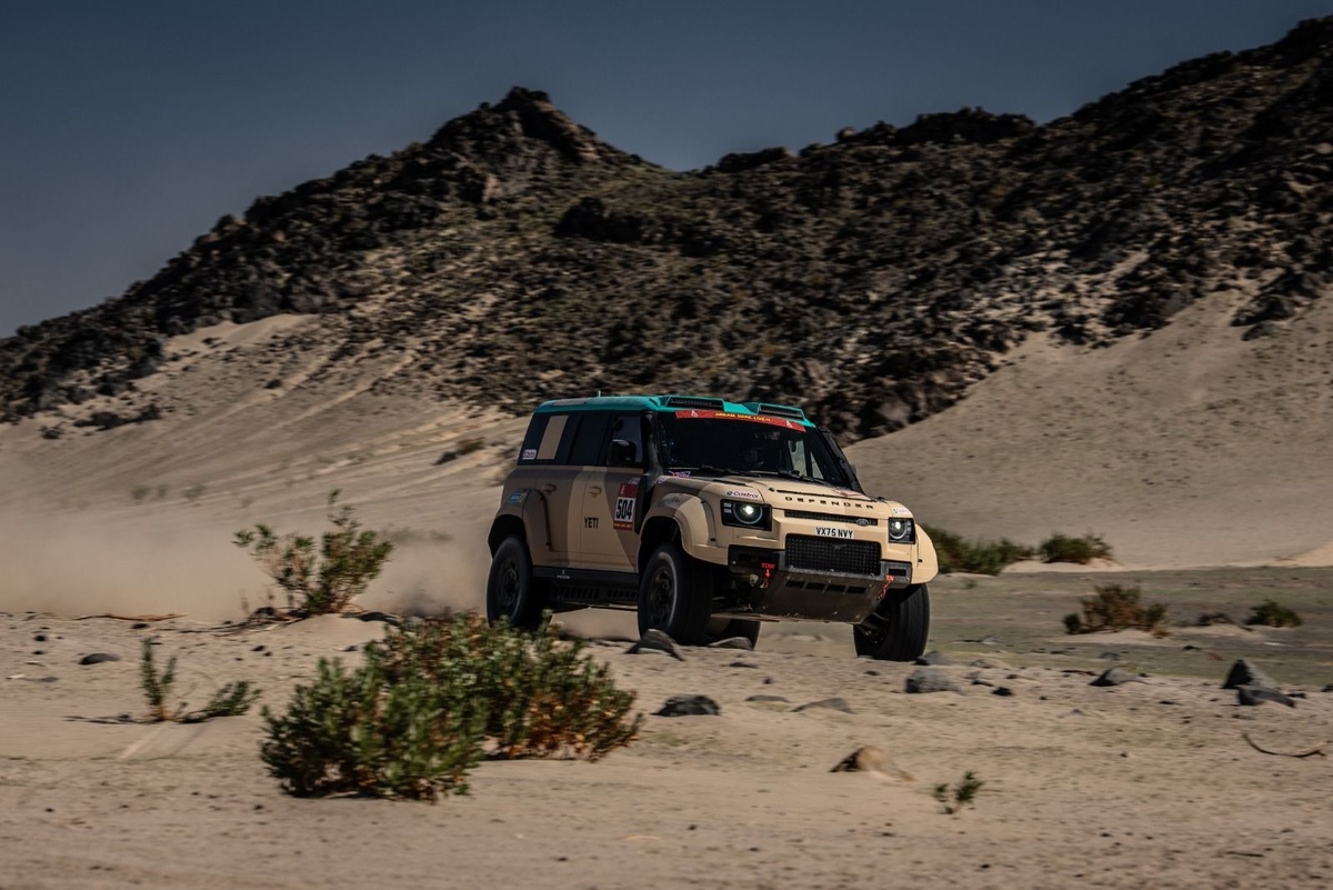 Der Defender von Land Rover: eine strategische Rückkehr zum Dakar