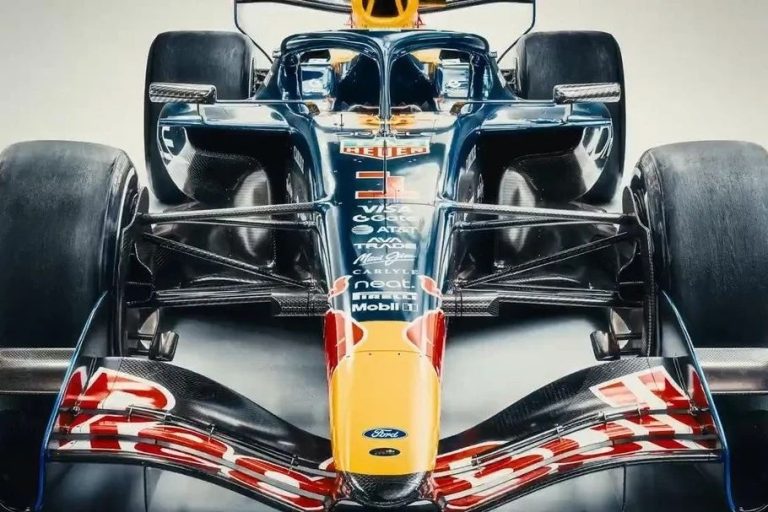 Red Bull, Nummer 1 auf dem Bildschirm: ein Video, das Fragen aufwirft.