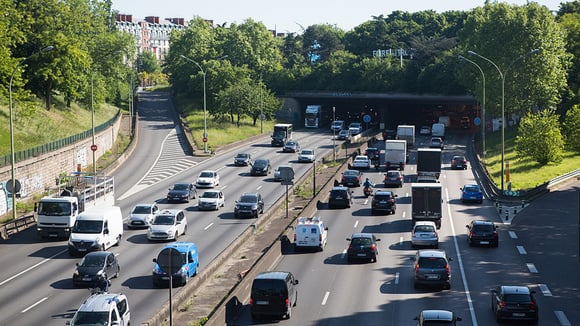 Rush Hour: Die gewagte Wette, die den urbanen Verkehr in ein Spektakel verwandelt