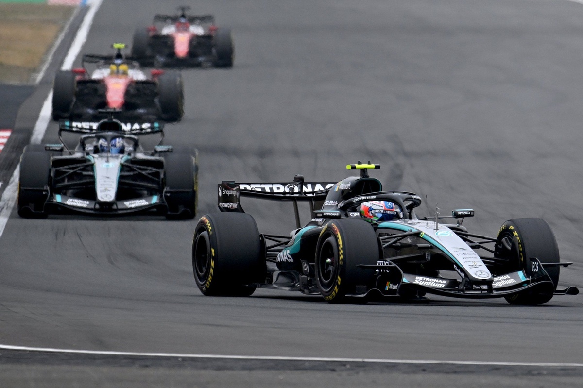 Antonelli setzt sich beim GP von China durch, Hamilton kehrt mit Ferrari a…