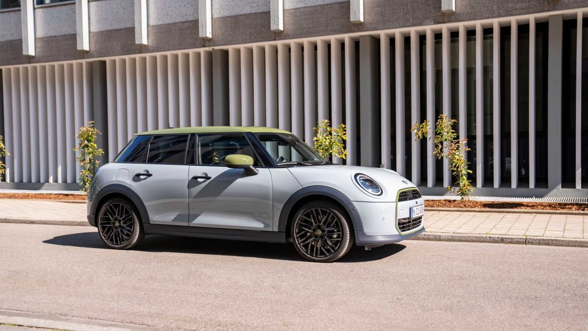 MINI Cooper: Paul Smith veredelt britische Ikone mit eigenem Stil