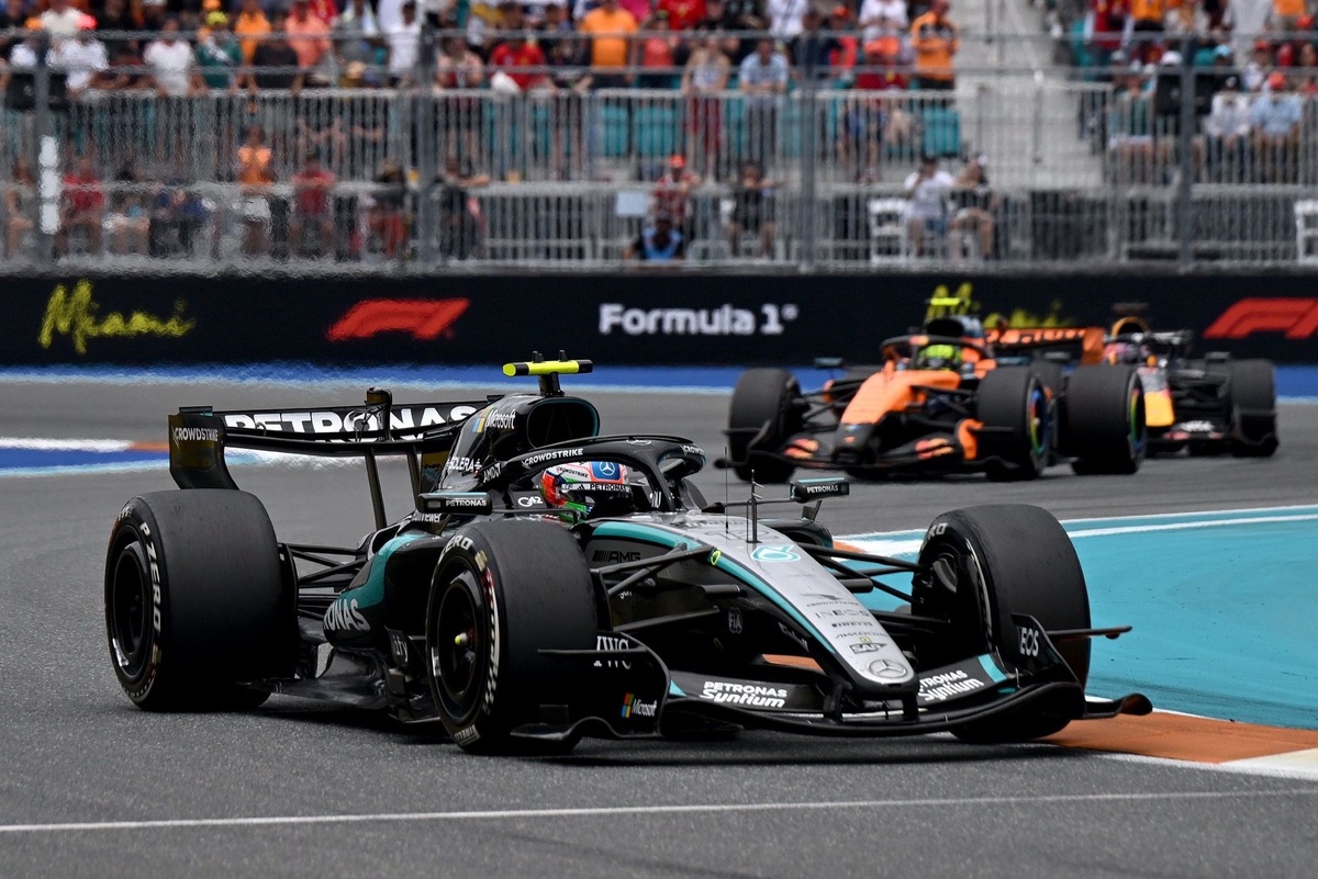 Mercedes setzt sich in der F1-WM früh an die Spitze