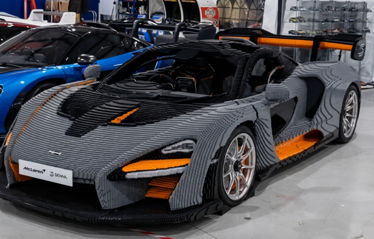 McLaren Senna in Originalgröße aus Lego – mit Startknopf und Motorensound