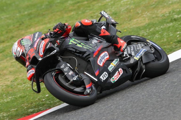 MotoGP: Bezzecchi setzt Bestzeit im Warm-up, das Feld rückt zusammen