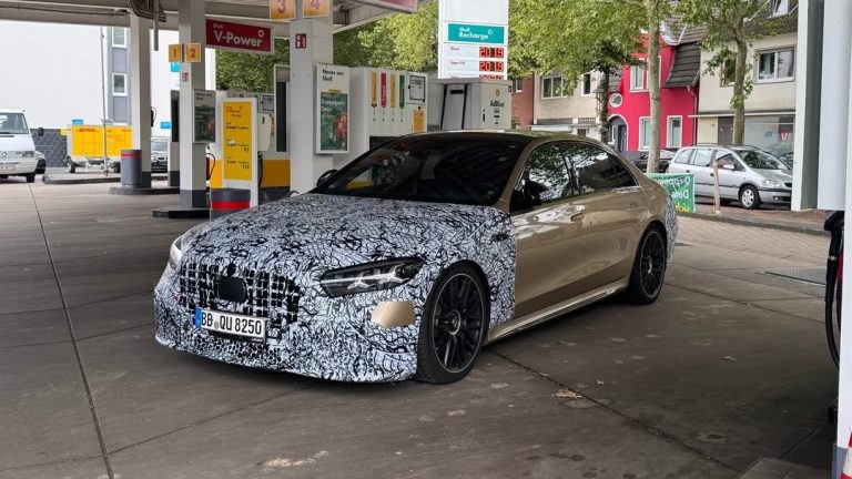 Mercedes-AMG S63: Goldener Auftritt mit V8-Hybrid-Spekulationen