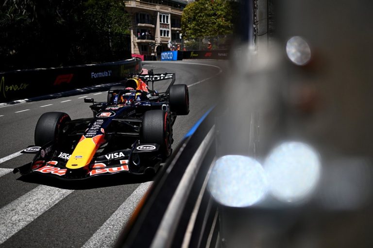 Monaco: Verstappen findet den Rhythmus, doch Energiemanagement bremst ihn…